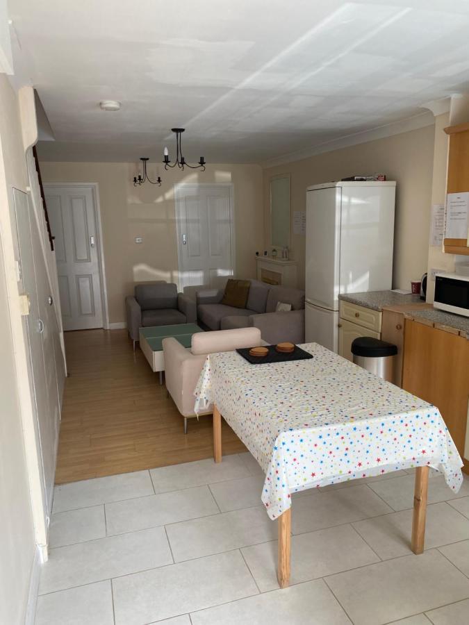Vibrant Single Room Only For One Adult Southall Luaran gambar